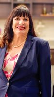 Lynda R Vescio